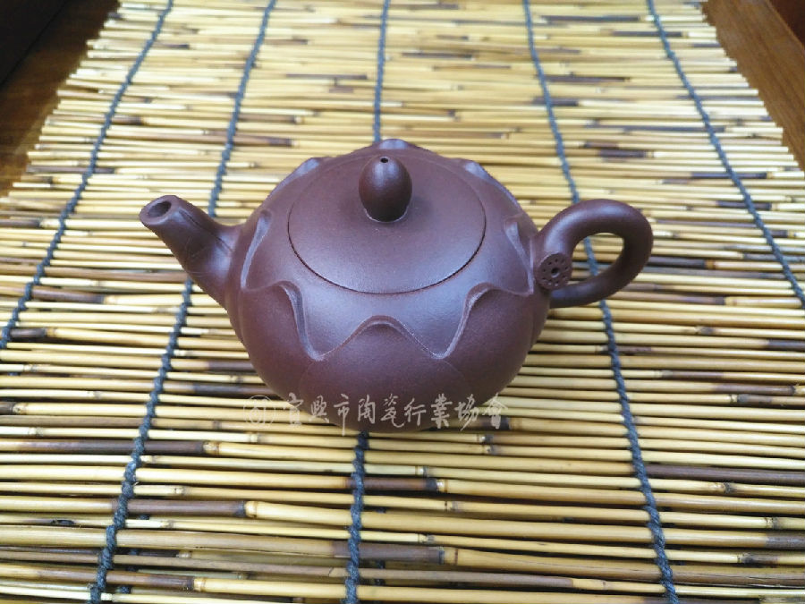 莲花壶_副本.jpg